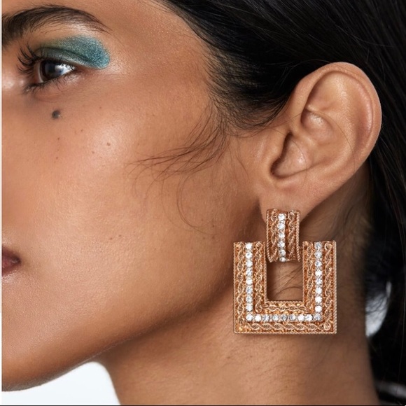 Zara Jewelry - 2/$35 🖤 ZARA Gold Square Rhinestone Drop Earrings